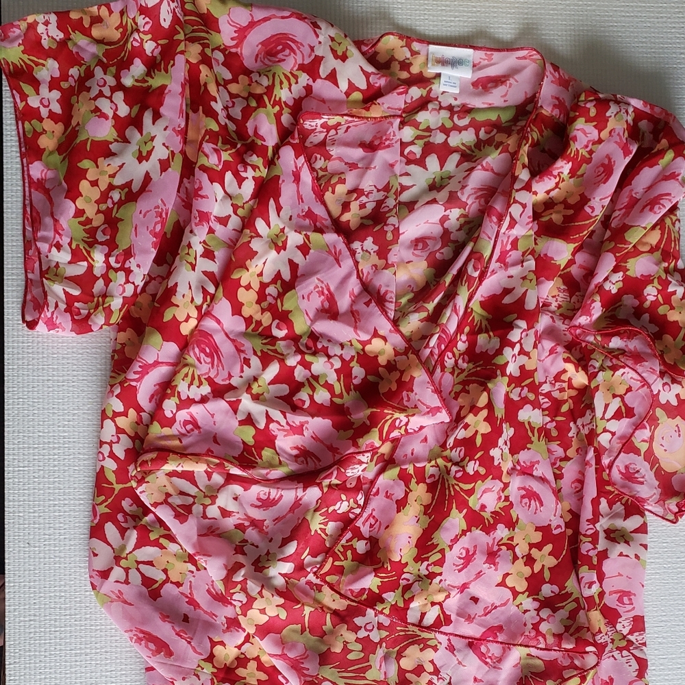 Lularoe Monroe kimono